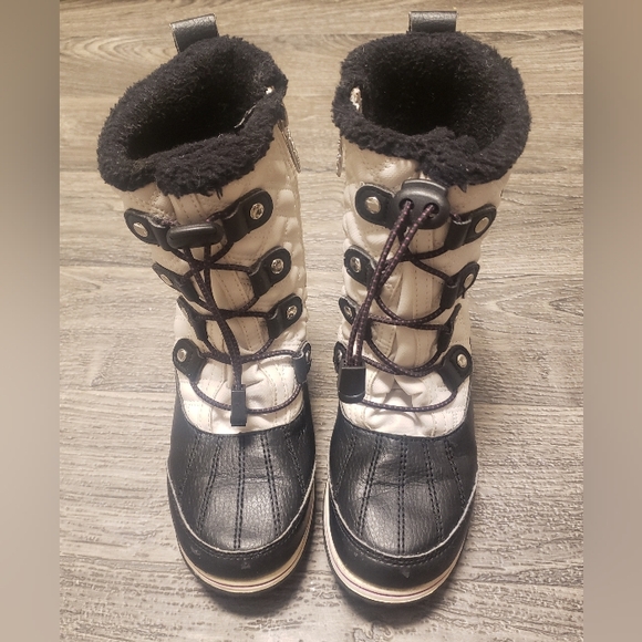 TOTES LITTLE GIRLS WINTER BOOTS | SIZE 1 | GENTLY PRE-LOVED | SO ADORABLE!!! - Picture 2 of 10